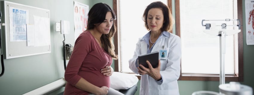 Healthcare professional with pregnant woman